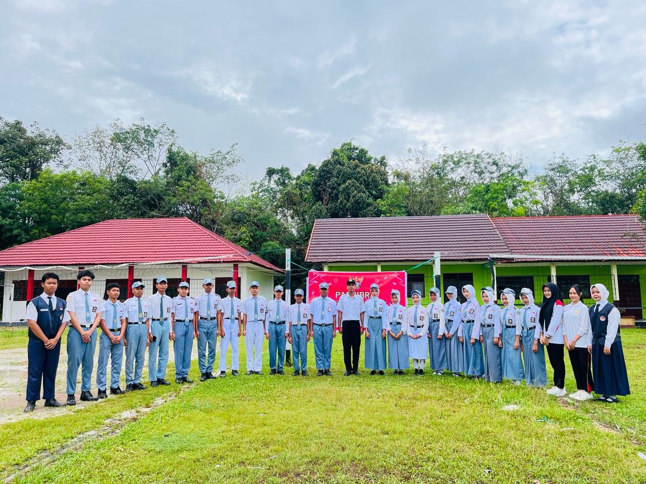 Semangat Kepemimpinan dan Nasionalisme Menggema dalam Diklat Epaulet Paskibra Garuda Parakrama SMA Negeri 1 Kota Besi  